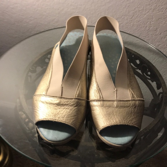 cloud caliber sandals